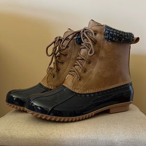 Duck boots